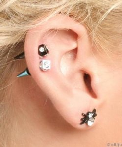 kek-kocka-alaku-piercing-feher-strasszokkal-4294-2-img